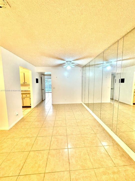 Vendido Recientemente: $114,900 (1 camas, 1 baños, 811 Pies cuadrados)