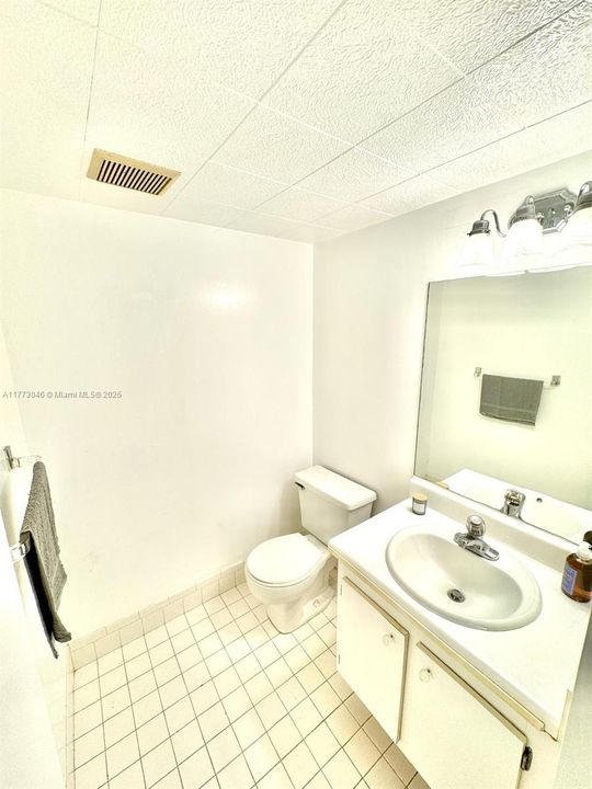 Vendido Recientemente: $114,900 (1 camas, 1 baños, 811 Pies cuadrados)