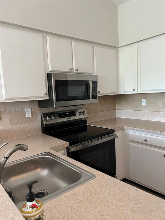 Recently Sold: $235,000 (2 beds, 2 baths, 858 Square Feet)
