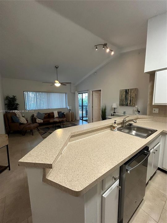 Recently Sold: $235,000 (2 beds, 2 baths, 858 Square Feet)