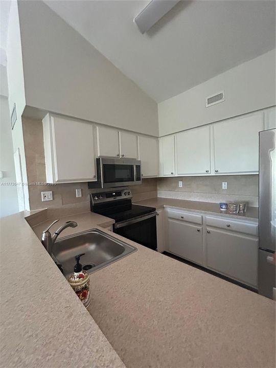 Recently Sold: $235,000 (2 beds, 2 baths, 858 Square Feet)