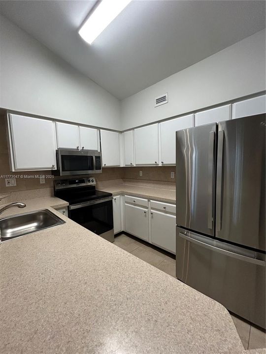 Recently Sold: $235,000 (2 beds, 2 baths, 858 Square Feet)