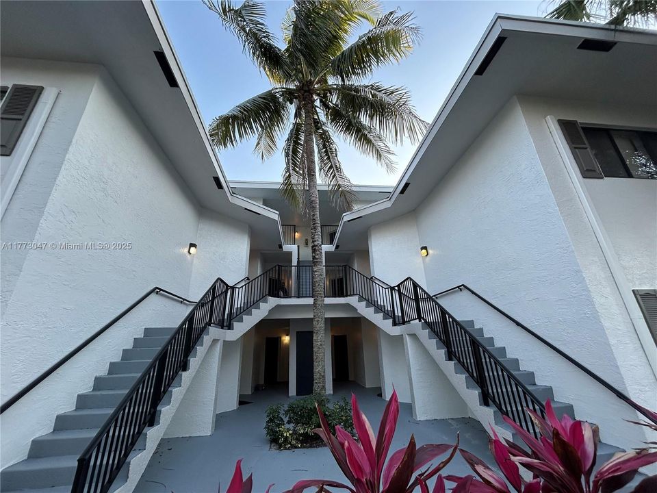 Recently Sold: $235,000 (2 beds, 2 baths, 858 Square Feet)