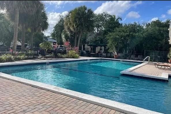 Recently Sold: $235,000 (2 beds, 2 baths, 858 Square Feet)