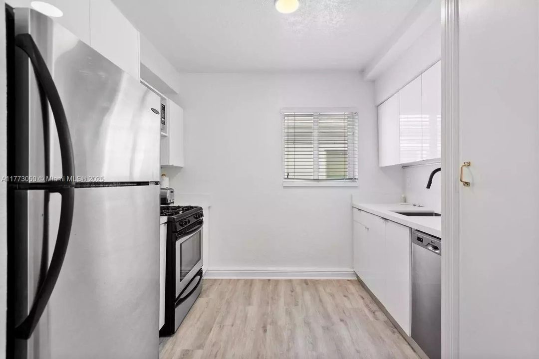 最近租的: $2,450 (2 贝兹, 1 浴室, 741 平方英尺)