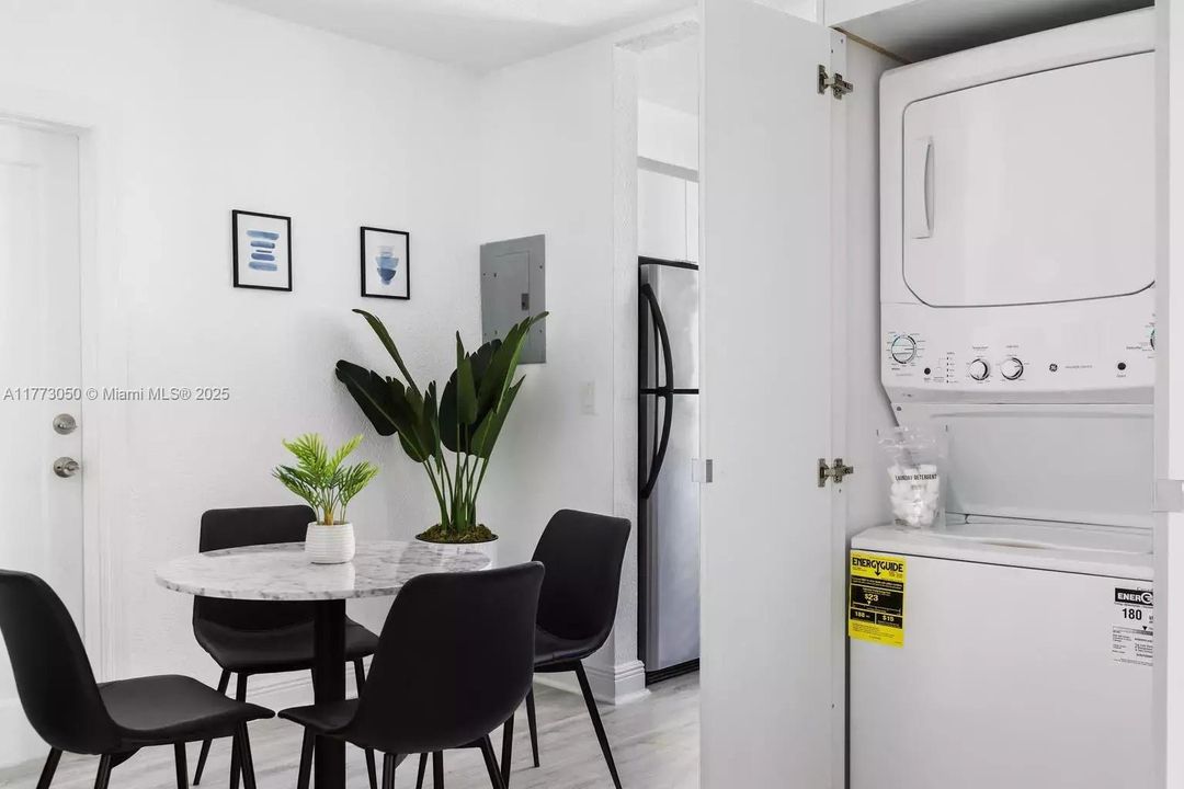 最近租的: $2,450 (2 贝兹, 1 浴室, 741 平方英尺)