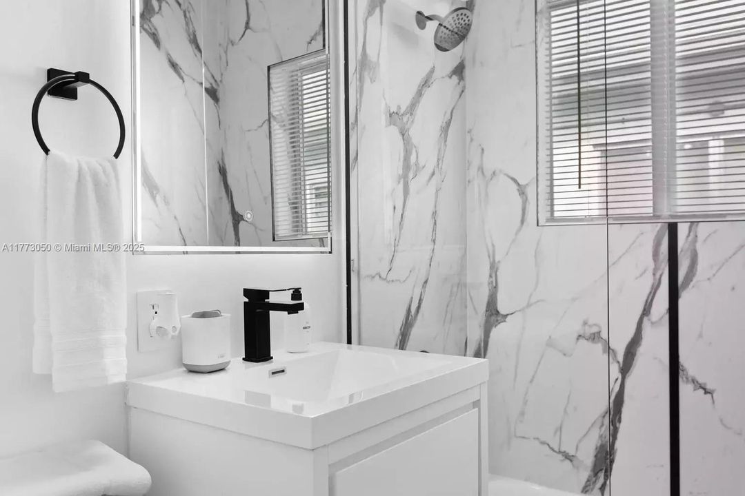 最近租的: $2,450 (2 贝兹, 1 浴室, 741 平方英尺)