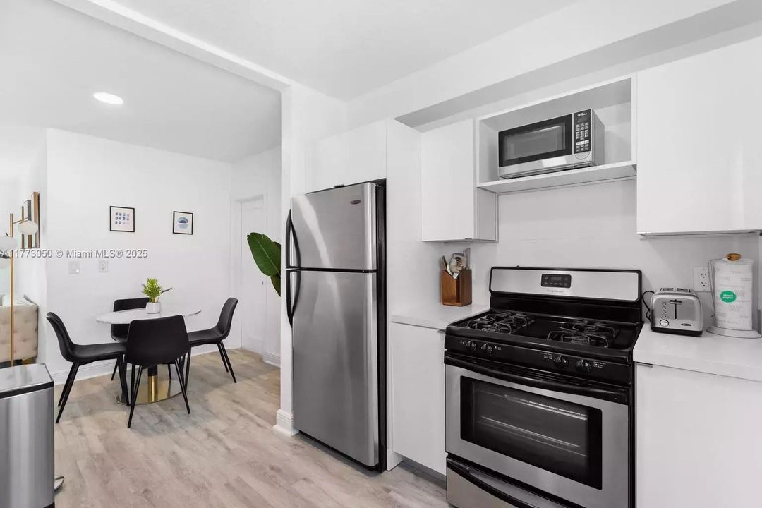 最近租的: $2,450 (2 贝兹, 1 浴室, 741 平方英尺)