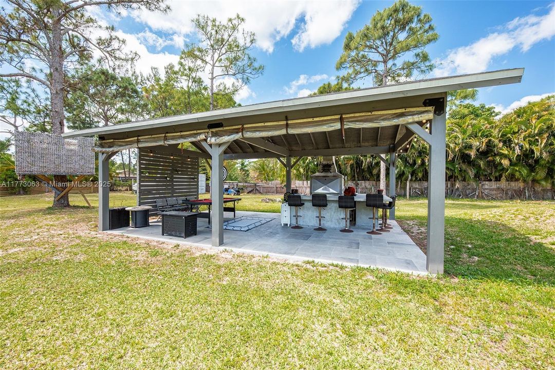 Vendido Recientemente: $629,999 (3 camas, 2 baños, 1541 Pies cuadrados)