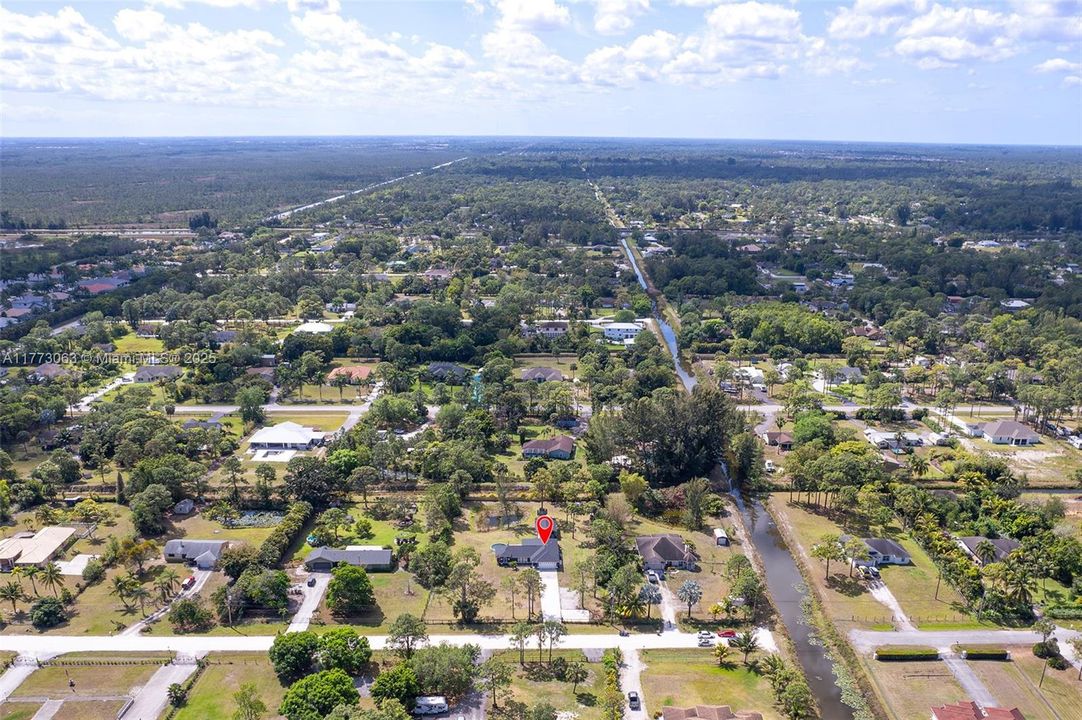 Vendido Recientemente: $629,999 (3 camas, 2 baños, 1541 Pies cuadrados)