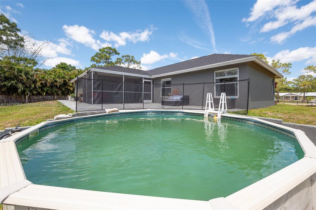 Vendido Recientemente: $629,999 (3 camas, 2 baños, 1541 Pies cuadrados)