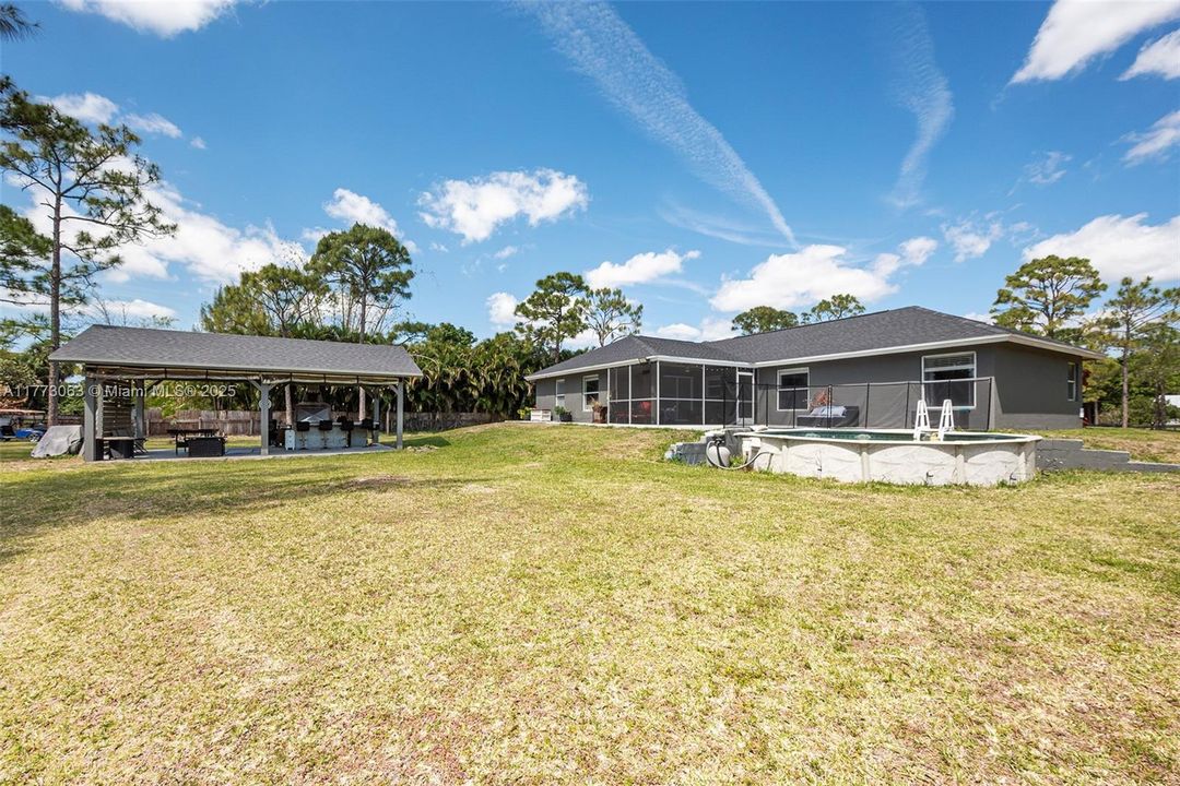 Vendido Recientemente: $629,999 (3 camas, 2 baños, 1541 Pies cuadrados)