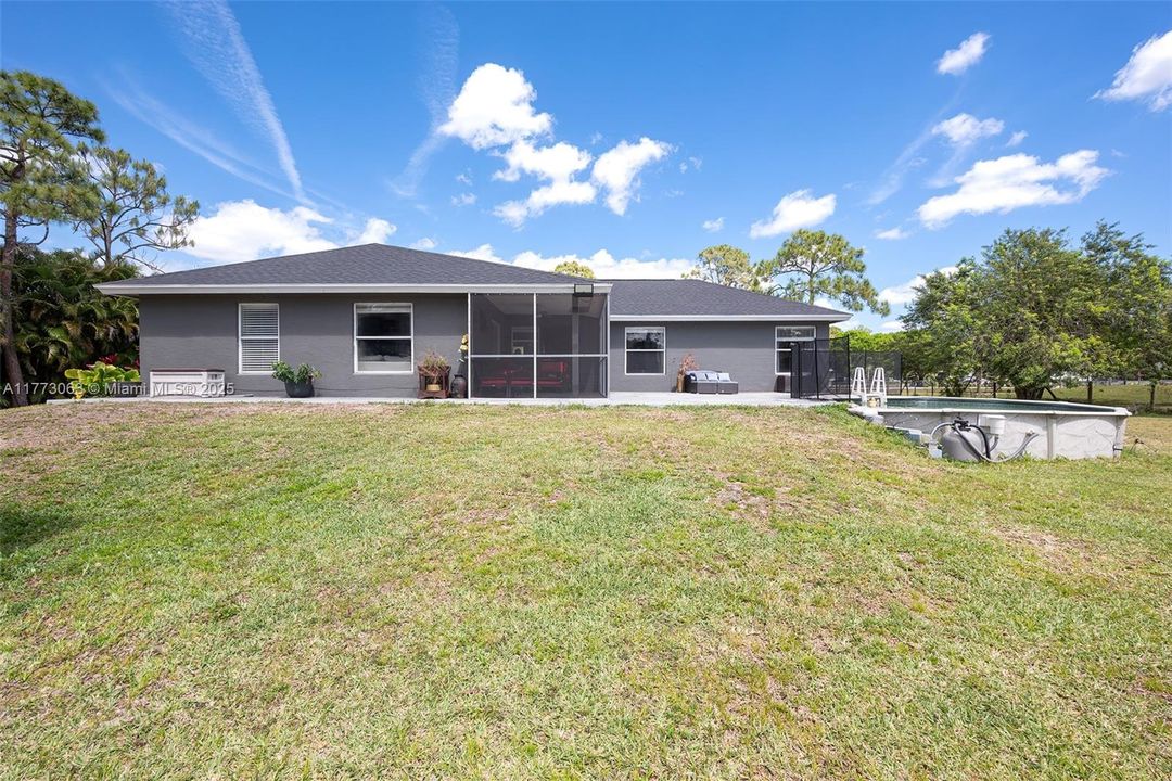 Vendido Recientemente: $629,999 (3 camas, 2 baños, 1541 Pies cuadrados)