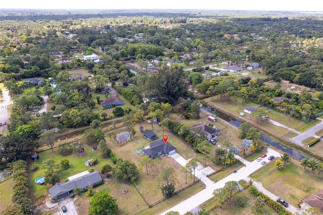 Vendido Recientemente: $629,999 (3 camas, 2 baños, 1541 Pies cuadrados)