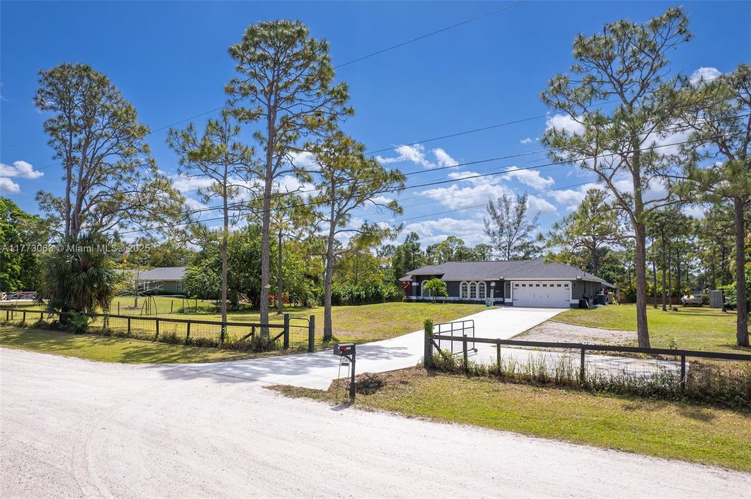 Vendido Recientemente: $629,999 (3 camas, 2 baños, 1541 Pies cuadrados)