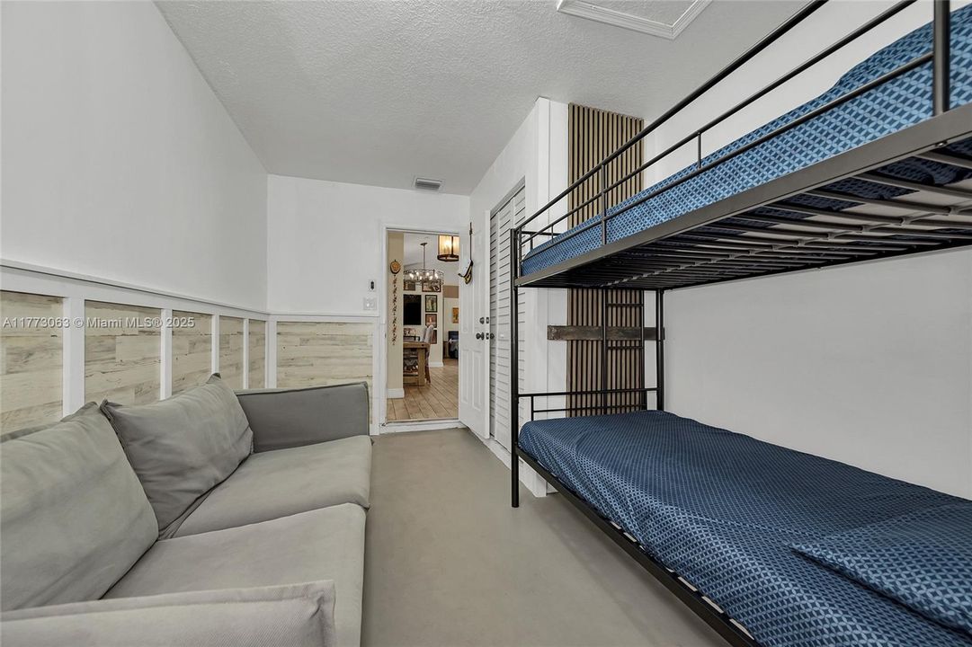 Vendido Recientemente: $629,999 (3 camas, 2 baños, 1541 Pies cuadrados)