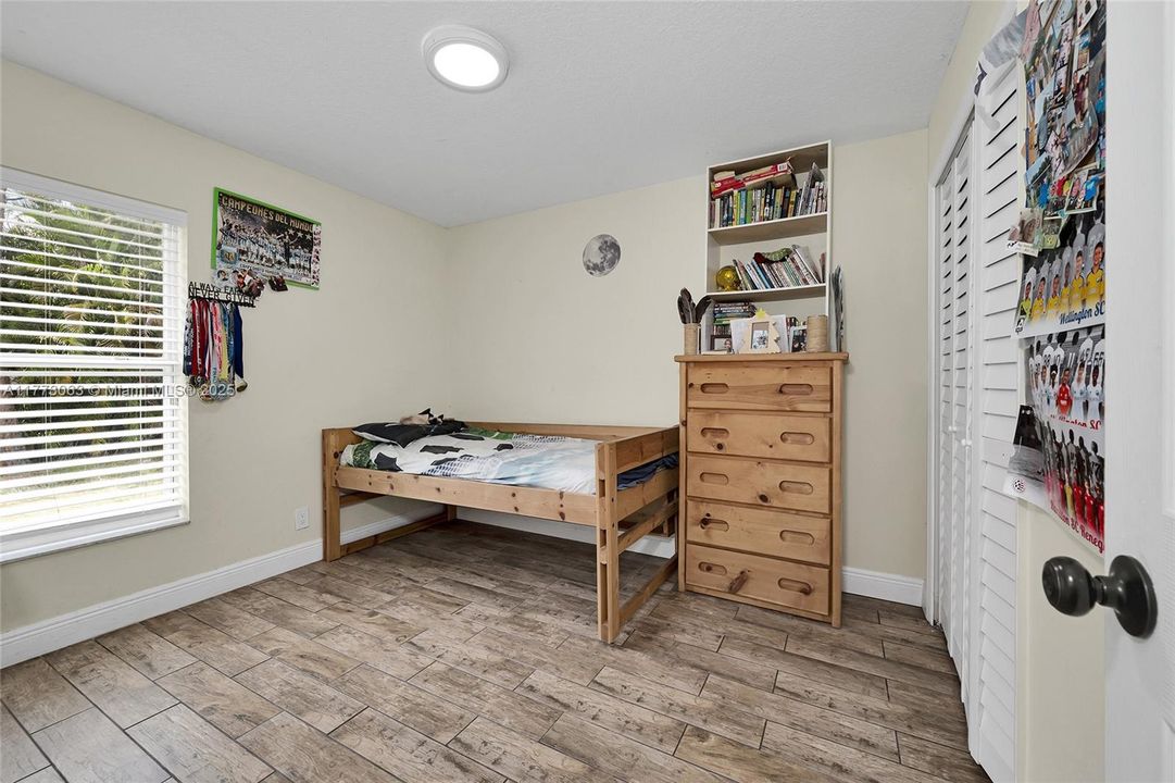 Vendido Recientemente: $629,999 (3 camas, 2 baños, 1541 Pies cuadrados)