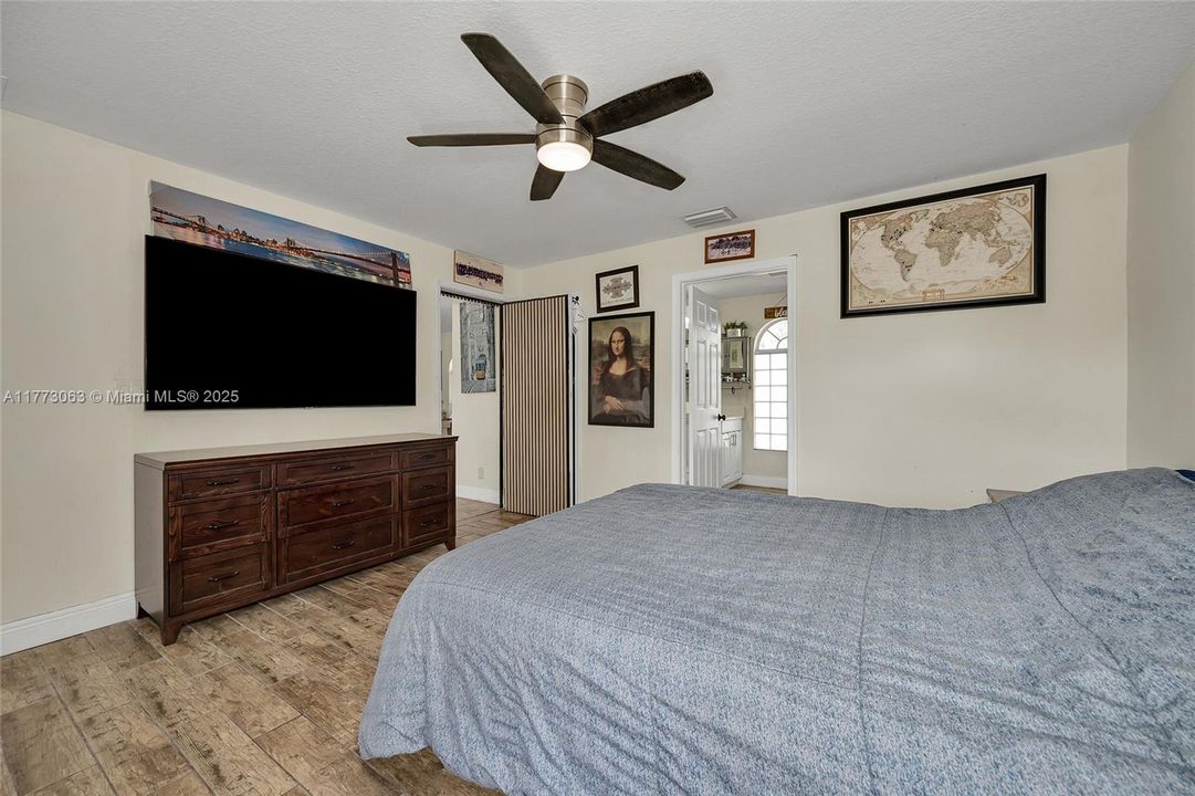 Vendido Recientemente: $629,999 (3 camas, 2 baños, 1541 Pies cuadrados)