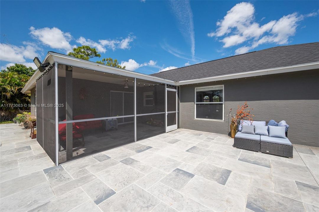 Vendido Recientemente: $629,999 (3 camas, 2 baños, 1541 Pies cuadrados)