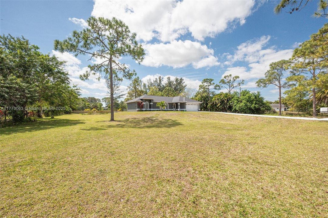 Vendido Recientemente: $629,999 (3 camas, 2 baños, 1541 Pies cuadrados)