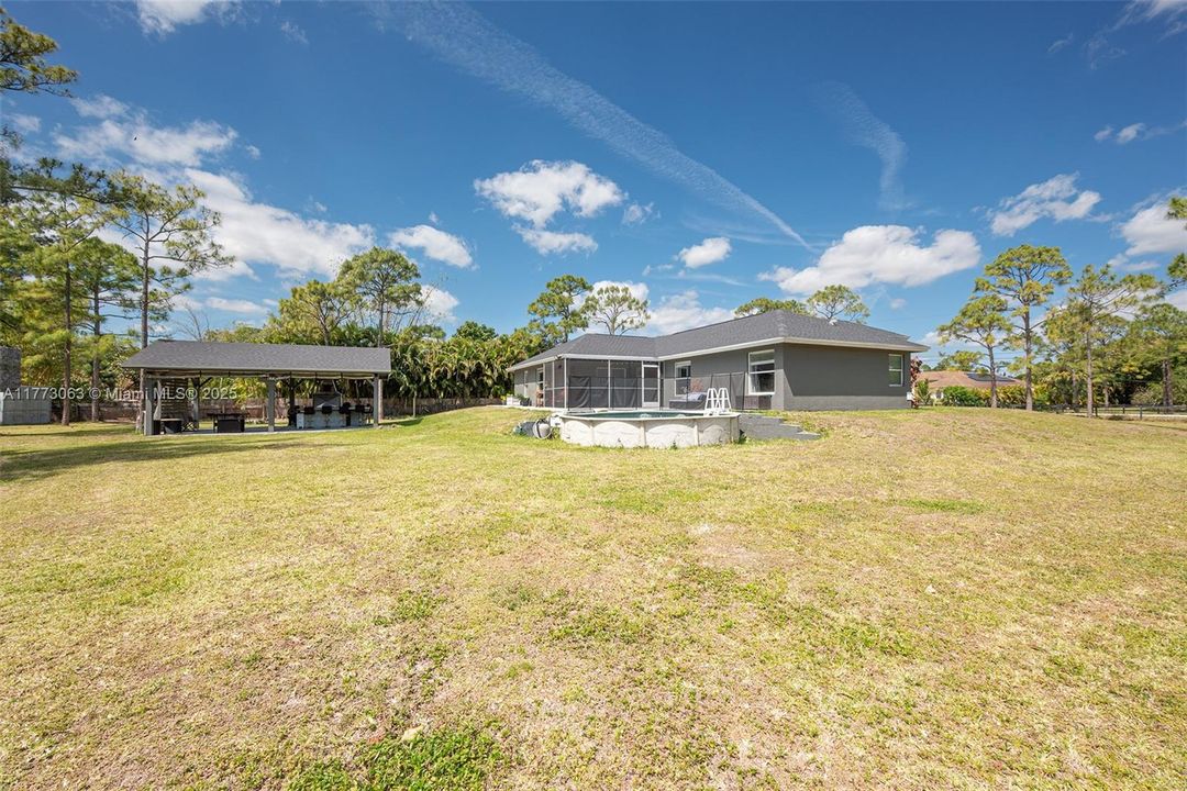 Vendido Recientemente: $629,999 (3 camas, 2 baños, 1541 Pies cuadrados)