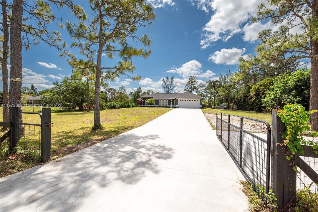 Vendido Recientemente: $629,999 (3 camas, 2 baños, 1541 Pies cuadrados)