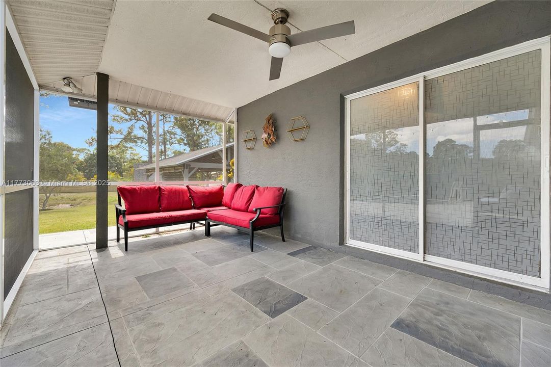 Vendido Recientemente: $629,999 (3 camas, 2 baños, 1541 Pies cuadrados)