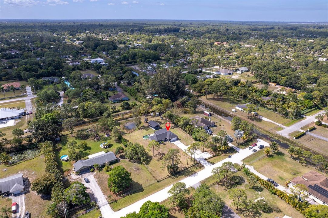 Vendido Recientemente: $629,999 (3 camas, 2 baños, 1541 Pies cuadrados)