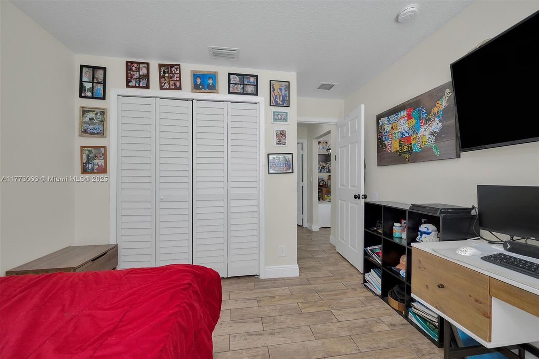 Vendido Recientemente: $629,999 (3 camas, 2 baños, 1541 Pies cuadrados)