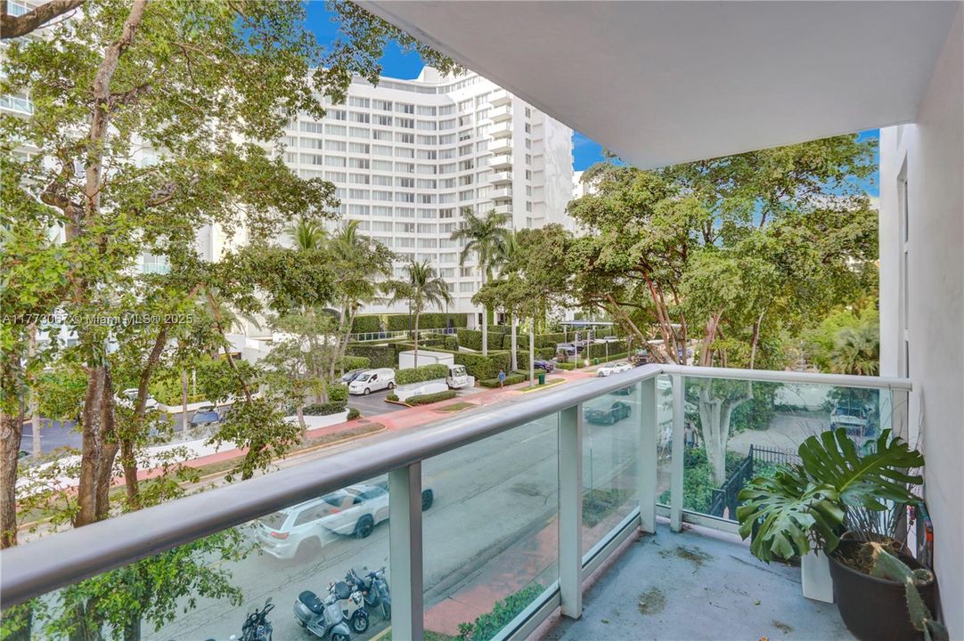 For Sale: $415,000 (2 beds, 1 baths, 983 Square Feet)