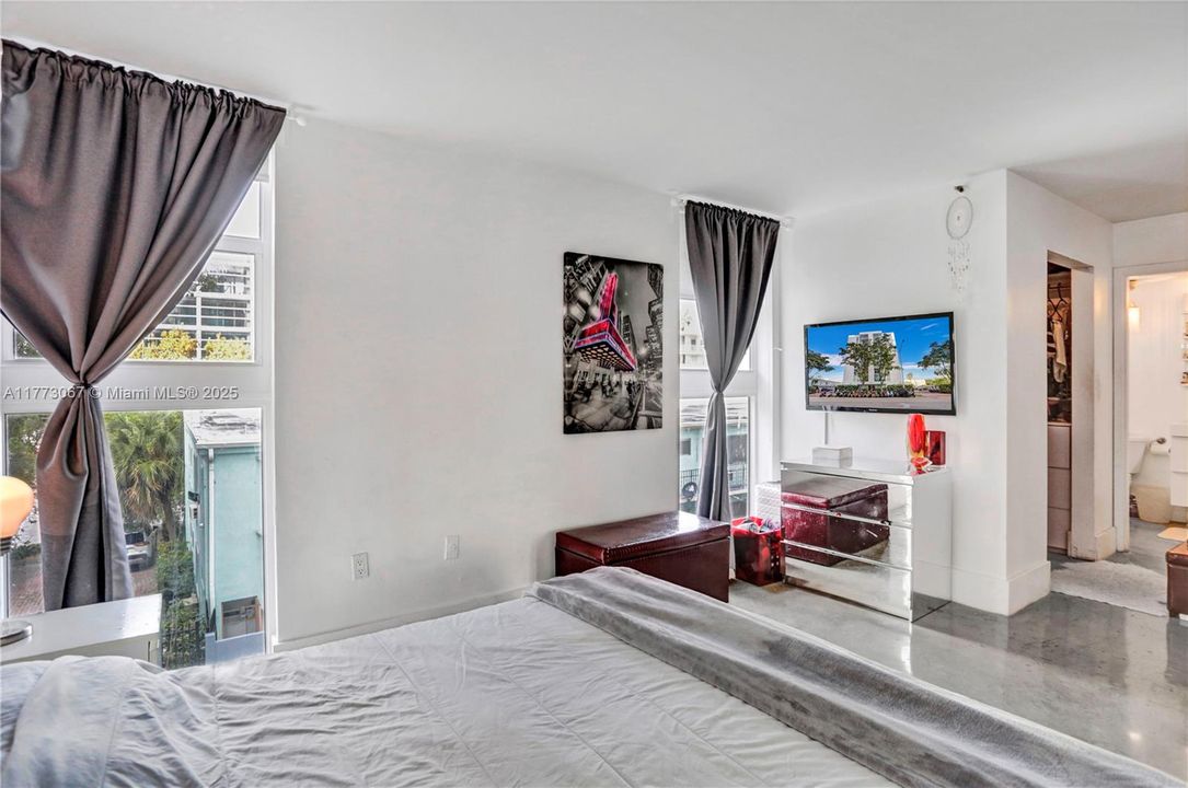 For Sale: $415,000 (2 beds, 1 baths, 983 Square Feet)
