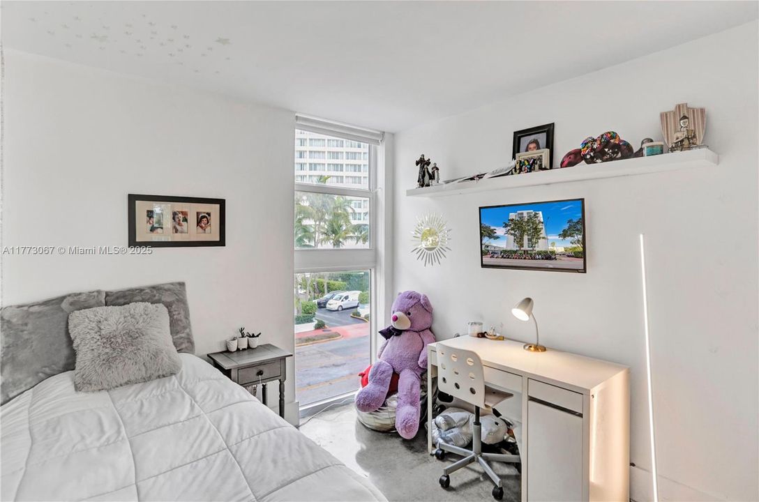 For Sale: $415,000 (2 beds, 1 baths, 983 Square Feet)