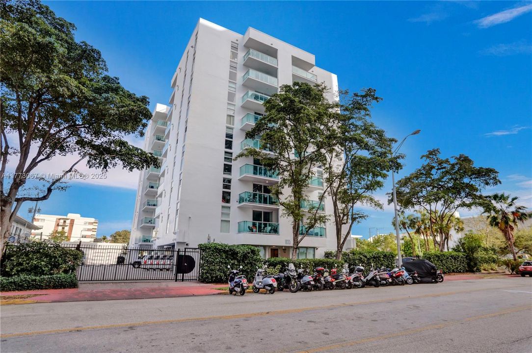 For Sale: $415,000 (2 beds, 1 baths, 983 Square Feet)