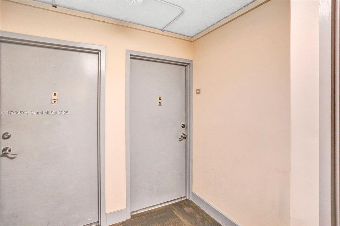 For Sale: $415,000 (2 beds, 1 baths, 983 Square Feet)