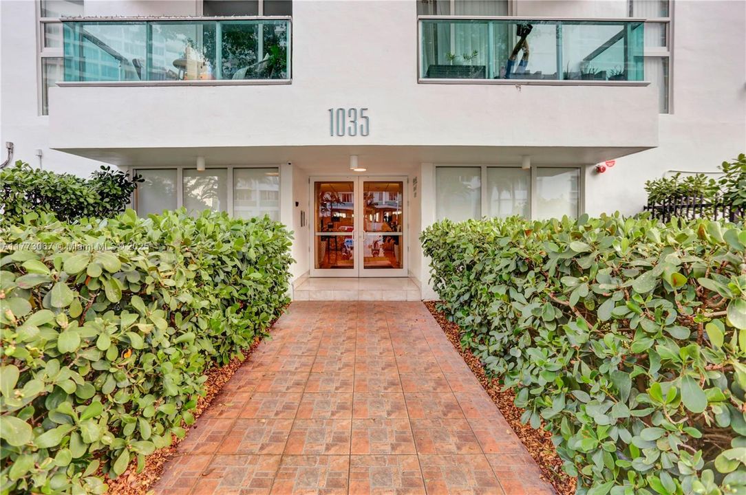 For Sale: $415,000 (2 beds, 1 baths, 983 Square Feet)