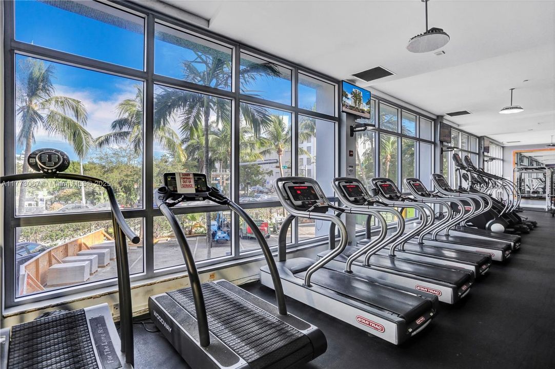 For Sale: $415,000 (2 beds, 1 baths, 983 Square Feet)