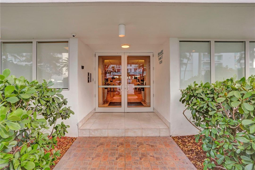 For Sale: $415,000 (2 beds, 1 baths, 983 Square Feet)