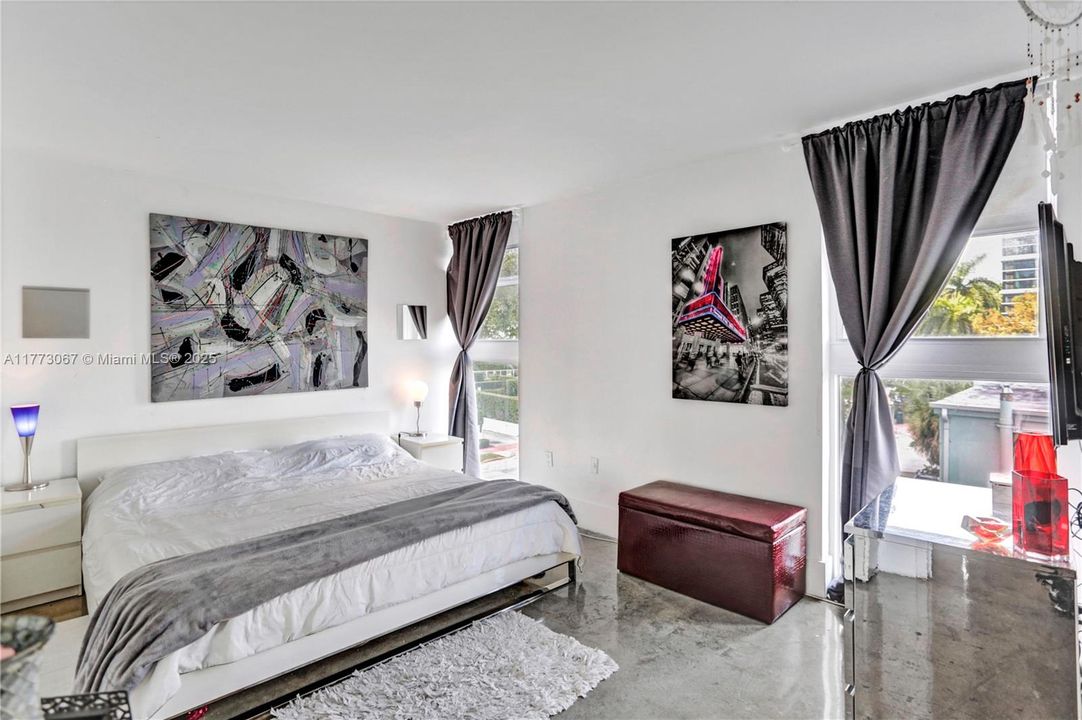 For Sale: $415,000 (2 beds, 1 baths, 983 Square Feet)