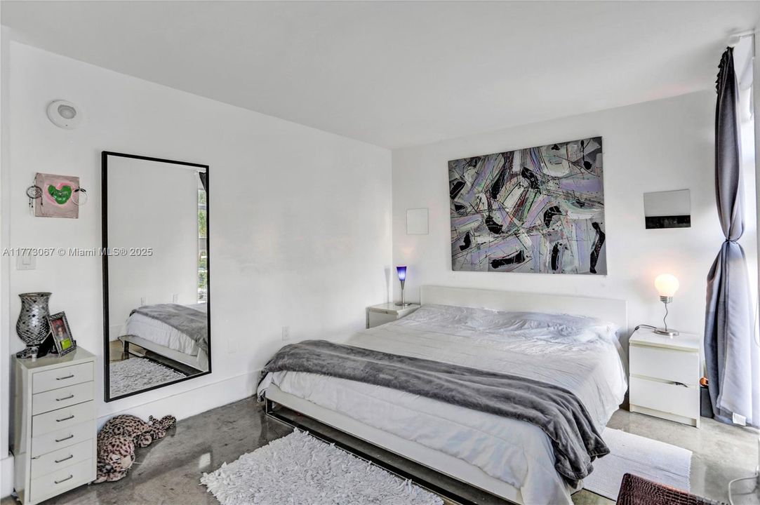 For Sale: $415,000 (2 beds, 1 baths, 983 Square Feet)