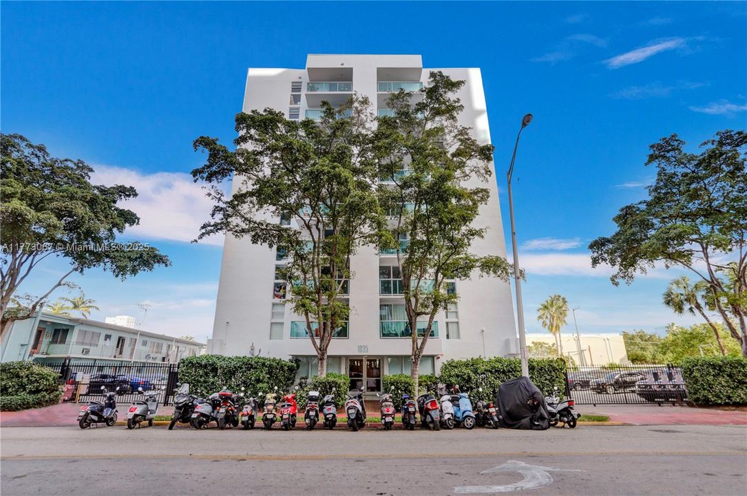 For Sale: $415,000 (2 beds, 1 baths, 983 Square Feet)