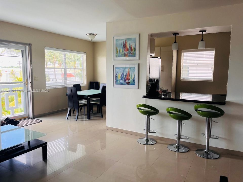 最近租的: $2,150 (2 贝兹, 2 浴室, 840 平方英尺)