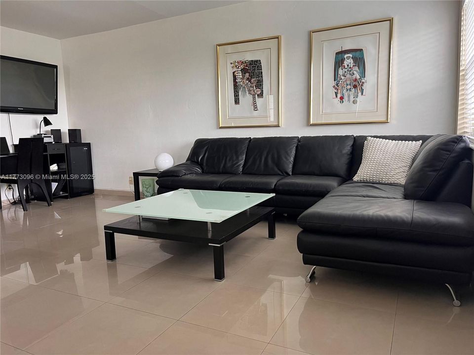 最近租的: $2,150 (2 贝兹, 2 浴室, 840 平方英尺)