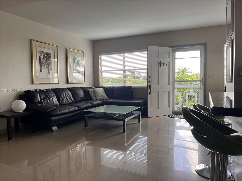 最近租的: $2,150 (2 贝兹, 2 浴室, 840 平方英尺)