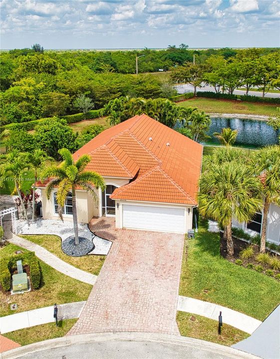 Recently Sold: $664,000 (4 beds, 2 baths, 1797 Square Feet)