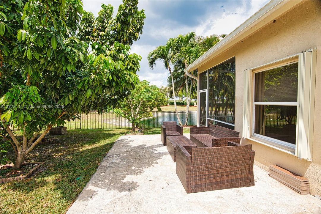 Recently Sold: $664,000 (4 beds, 2 baths, 1797 Square Feet)