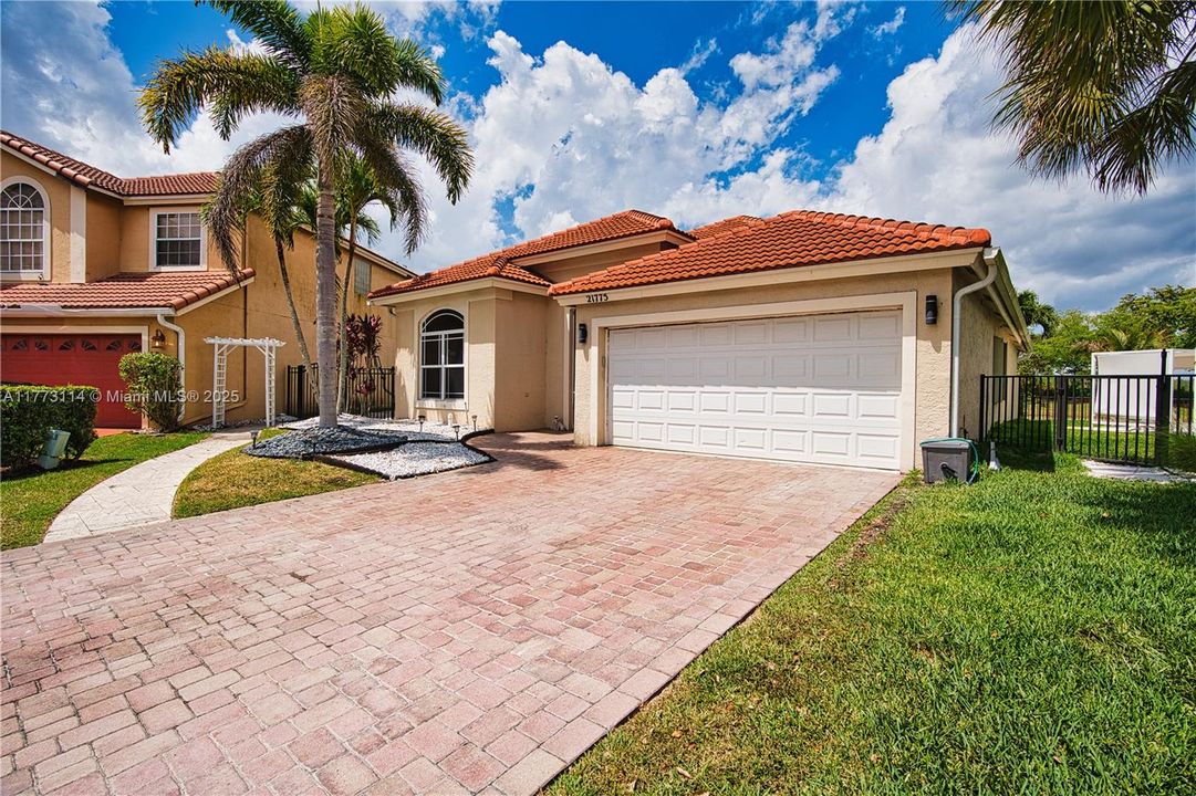 Recently Sold: $664,000 (4 beds, 2 baths, 1797 Square Feet)