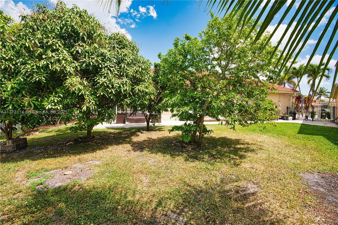 Recently Sold: $664,000 (4 beds, 2 baths, 1797 Square Feet)