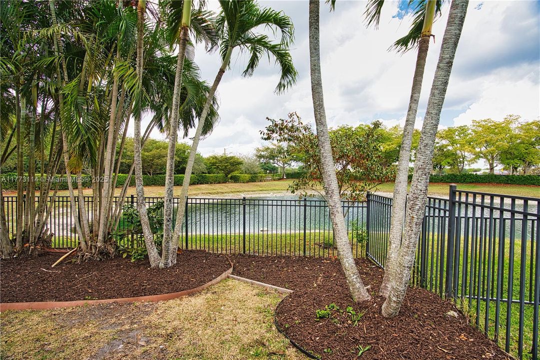 Recently Sold: $664,000 (4 beds, 2 baths, 1797 Square Feet)