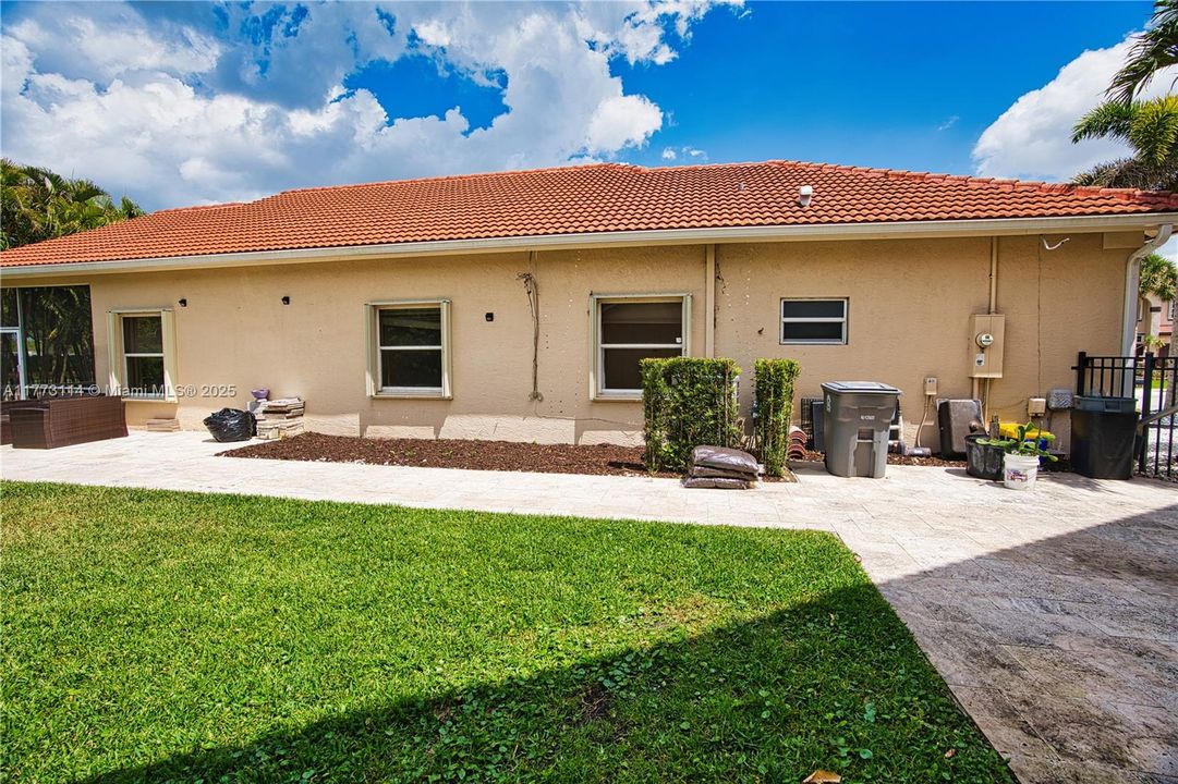 Recently Sold: $664,000 (4 beds, 2 baths, 1797 Square Feet)