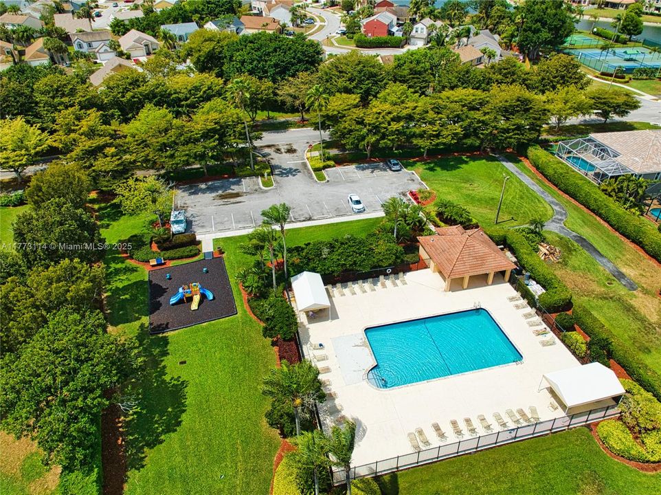 Recently Sold: $664,000 (4 beds, 2 baths, 1797 Square Feet)